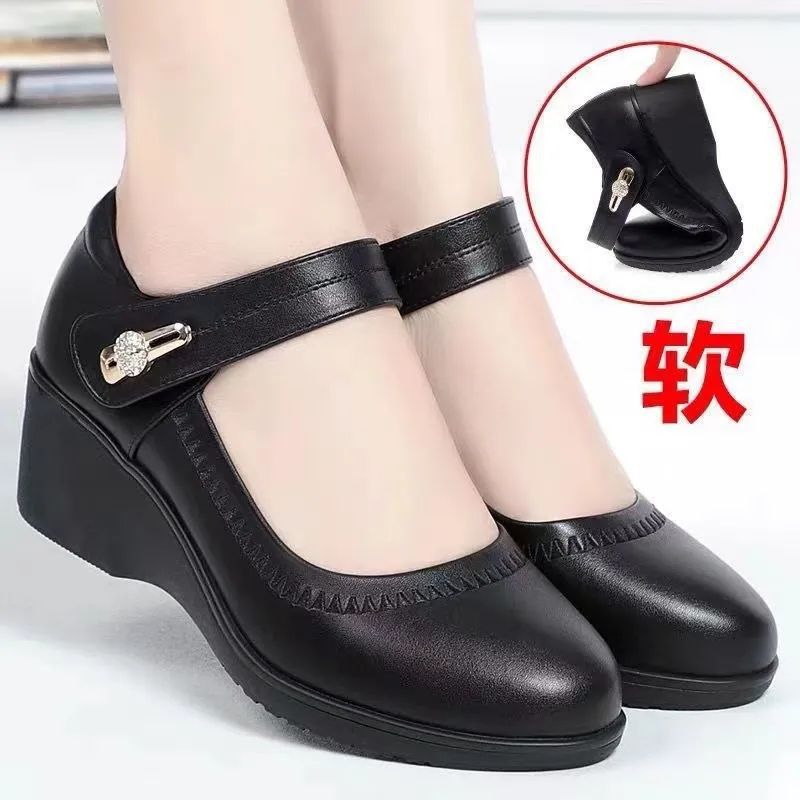 Genuine Soft Leather Soft-Soled Mom's Leather Shoes 2026 Spring and Autumn New Non-Slip Wedge Heel Middle-Aged and Elderly Single Shoes Leather Shoes Autumn and Winter
